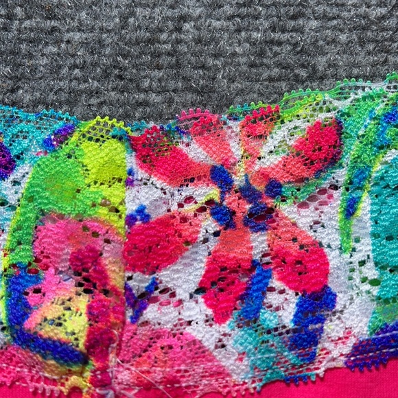 VS Pink Panties w Colorful Lace Waist NWT Size M Extra Low Rise Hipster - Picture 3 of 7